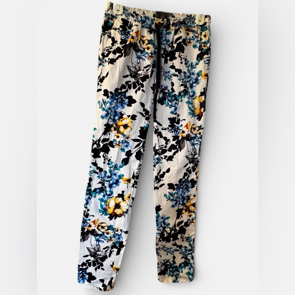 Jaanuu Floral Pants - medical scrub - Picture 3 of 8